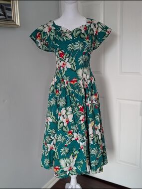 Evergreen Island Hawaii Colorful Tropical Macaw Print on Green Maxi Dress